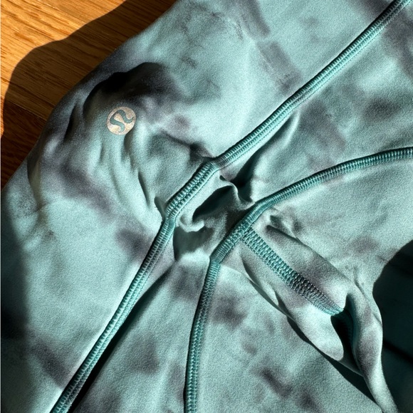 NWT Lululemon invigorate tights size 4 teal shibori - Picture 5 of 5